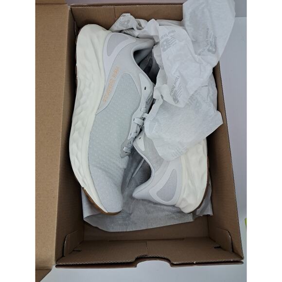 New Balance Fresh Foam Arishi v4 Men 8.5 Running Shoes Light Grey